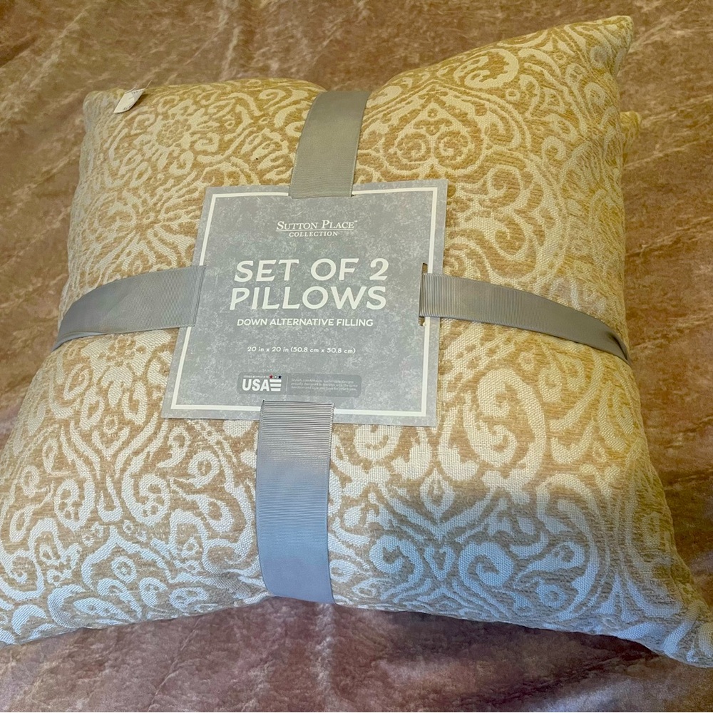 Brand new elegant throw pillow 18” x 18”